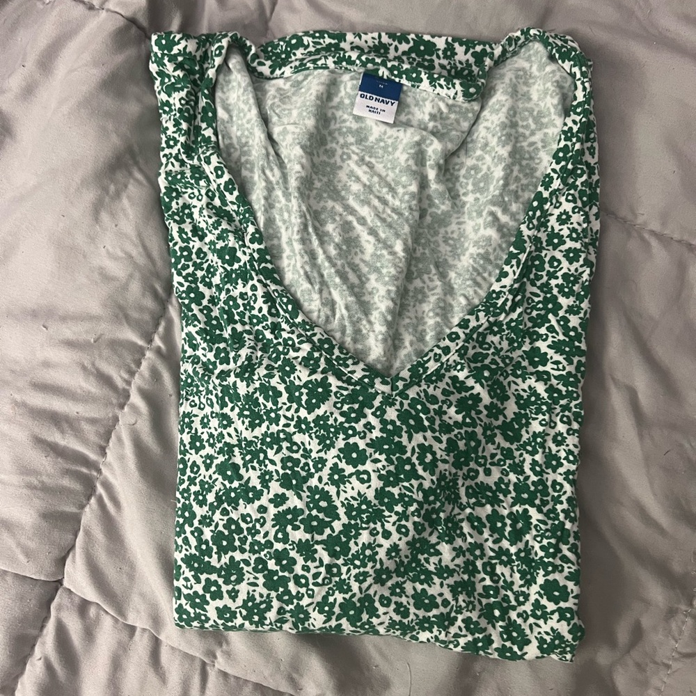 Super soft green flower t-shirt, Old Navy size M